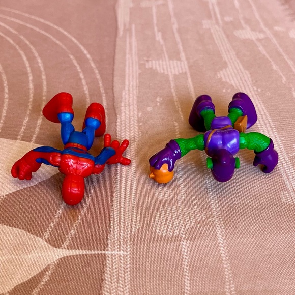 Playskool Marvel Super Heroes Adventures Spider-Man & Goblin 2.5” Figure - Picture 6 of 7